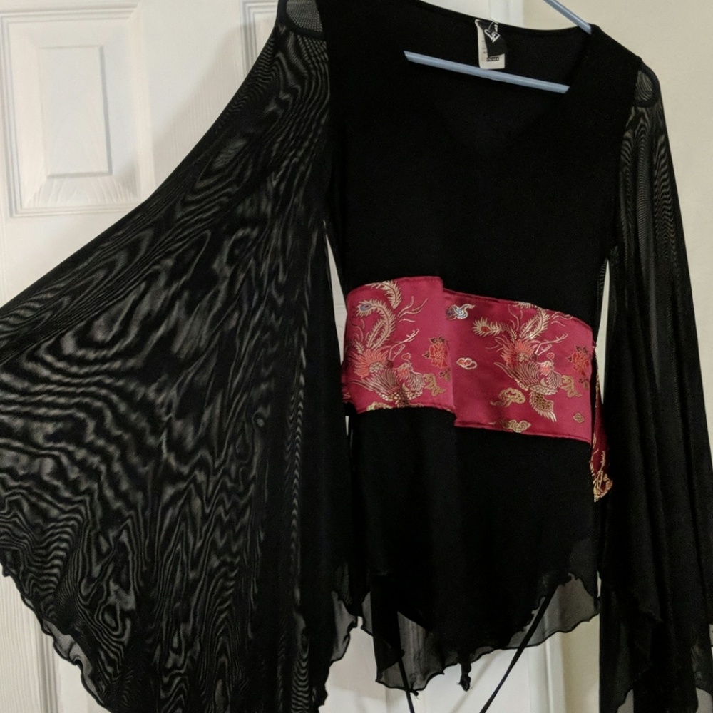 Asian inspired flowy top Size S